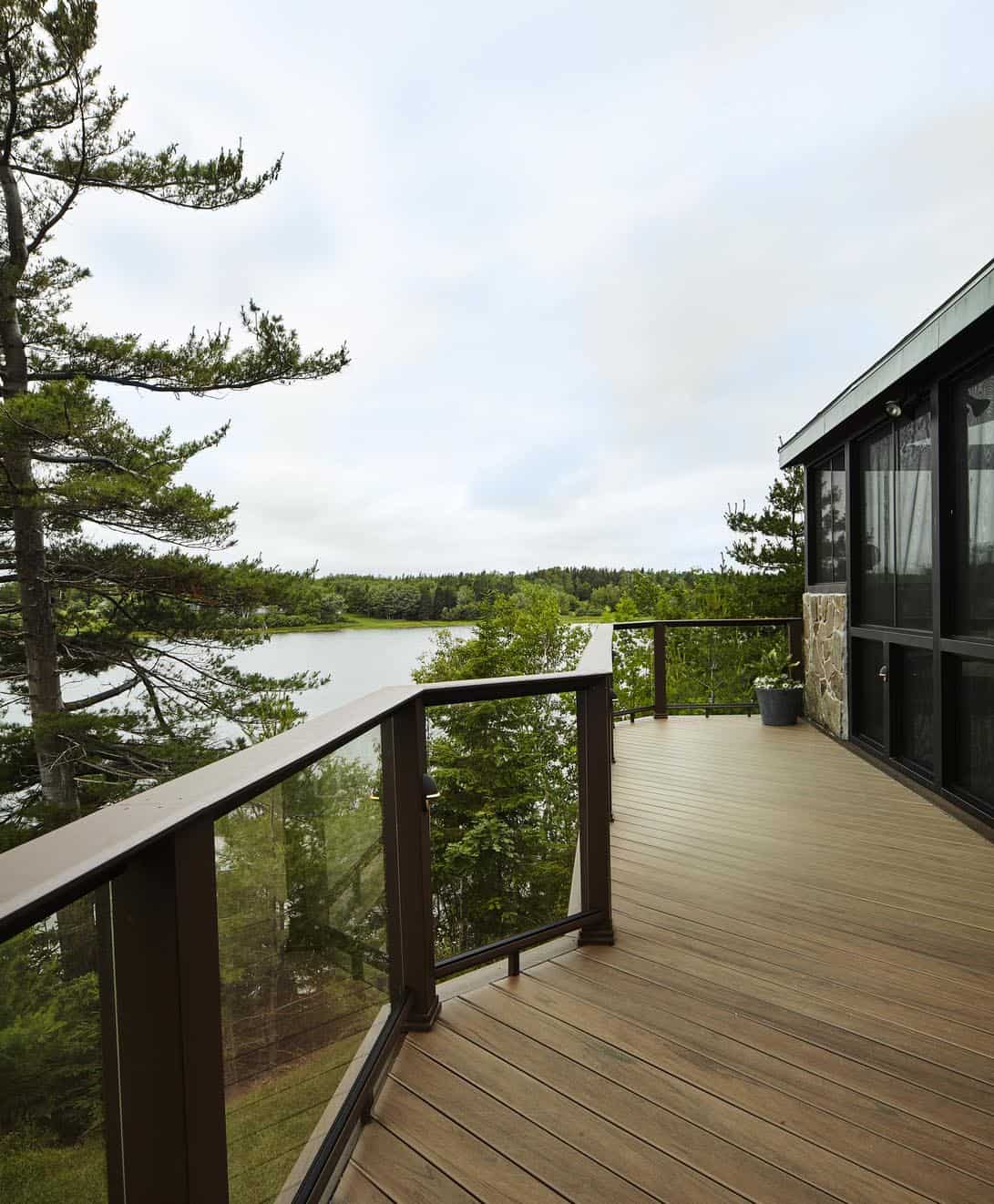 tt-pecan-mocha-evo-contemporary-walnut-glass-0803 TimberTech Legacy Mocha